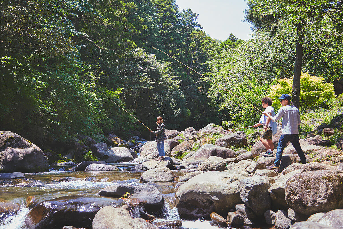 渓流釣りで夕食の食材を自ら獲る!