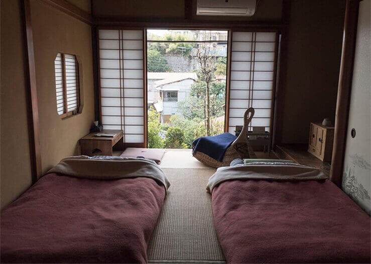 泊まれる出版社