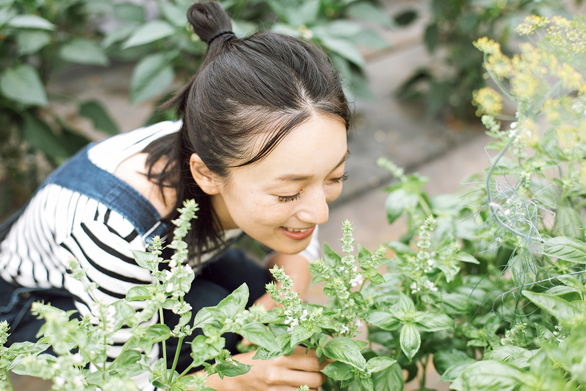 野菜の育て方や味など、インターネット等で調べた知識と、その場で匂いを嗅いで、目で見て知ったものは、記憶の残り方が違いますよね。