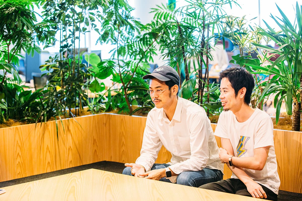 実際にAirbnbを利用して出張に行かれた社員の方々。Airbnbを利用して勉強になったことやメリットを伺うと、「海外の物件を選びながら、向こうは日本以上に”評価”というものが重視されている社会だと実感できた点ですね」と語る。