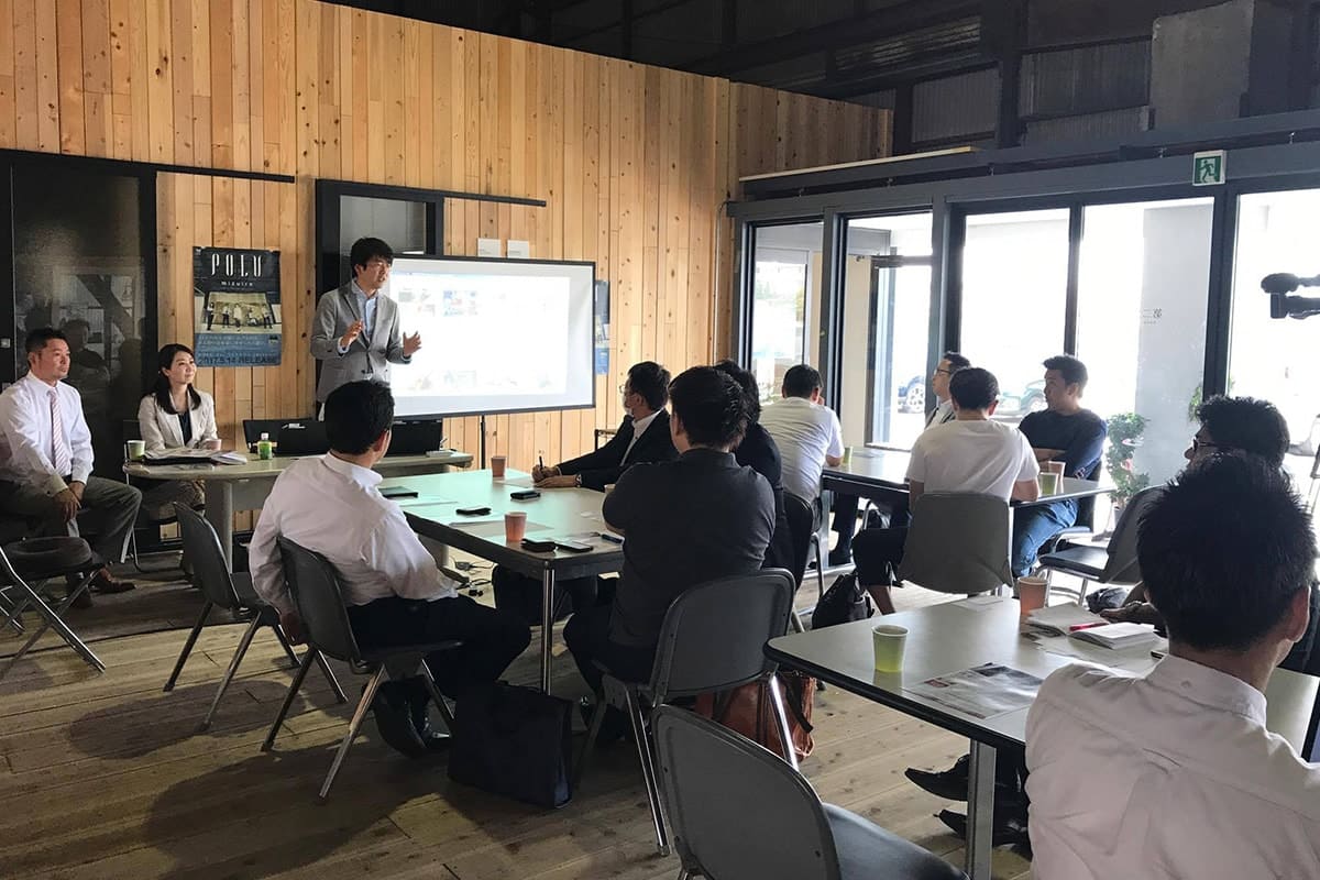 Airbnbと提携した事業のひとつが2017年6月にスタートした「地域おもてなしホスト育成プログラム」。これは、空いている部屋やスペースなどの資産を活かしたい人、趣味や特技を生かして外国人観光客をもてなしたい人などに、住宅宿泊のホストとしての必要な知識やノウハウを教える。実際に受講した人の中には、早速、具体的に動き出す人もいるとか。