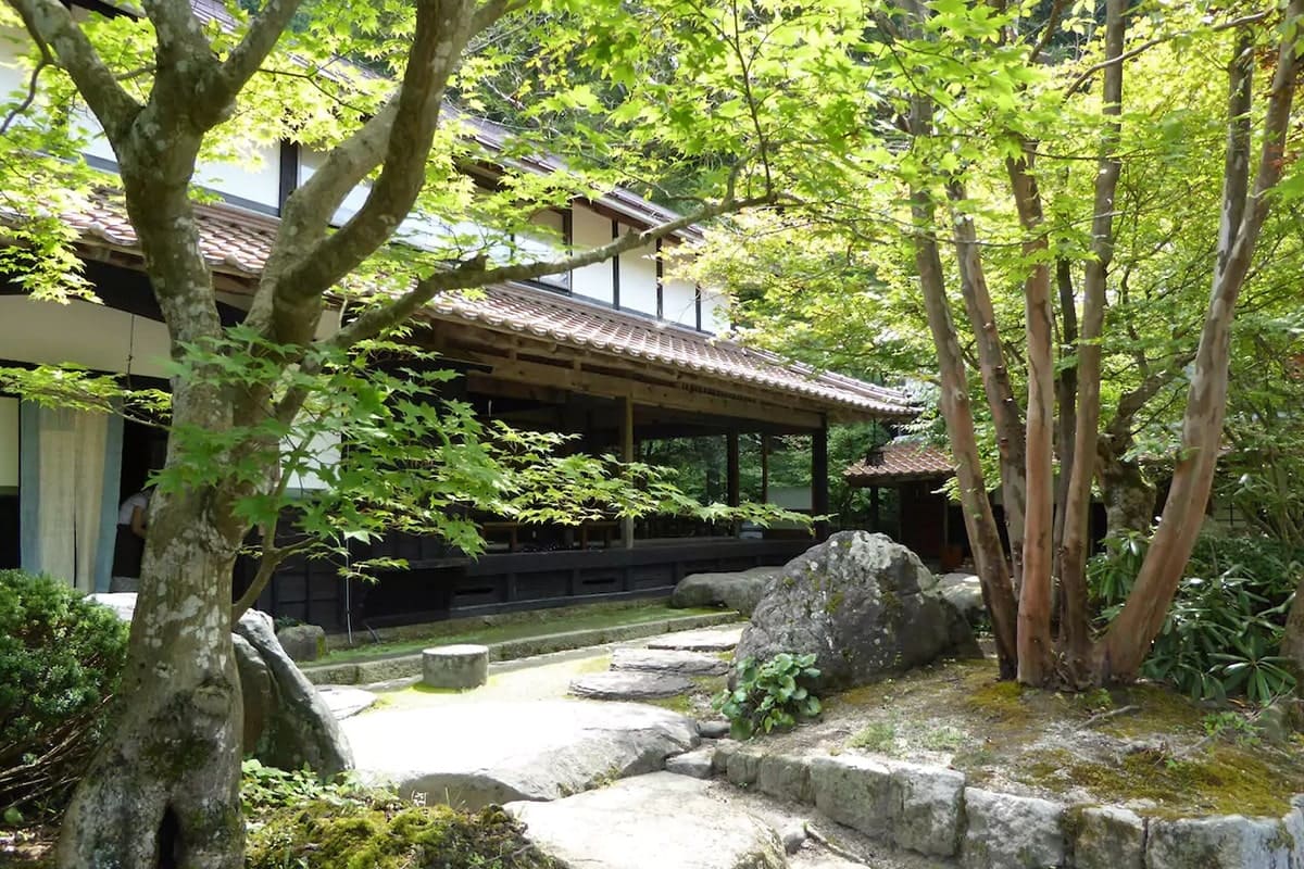 現在の稼働例は米子市内から車で40分、築150年の歴史を持つ古民家「ときわすれ清水屋(Shimizuya,old Japanese life)」。