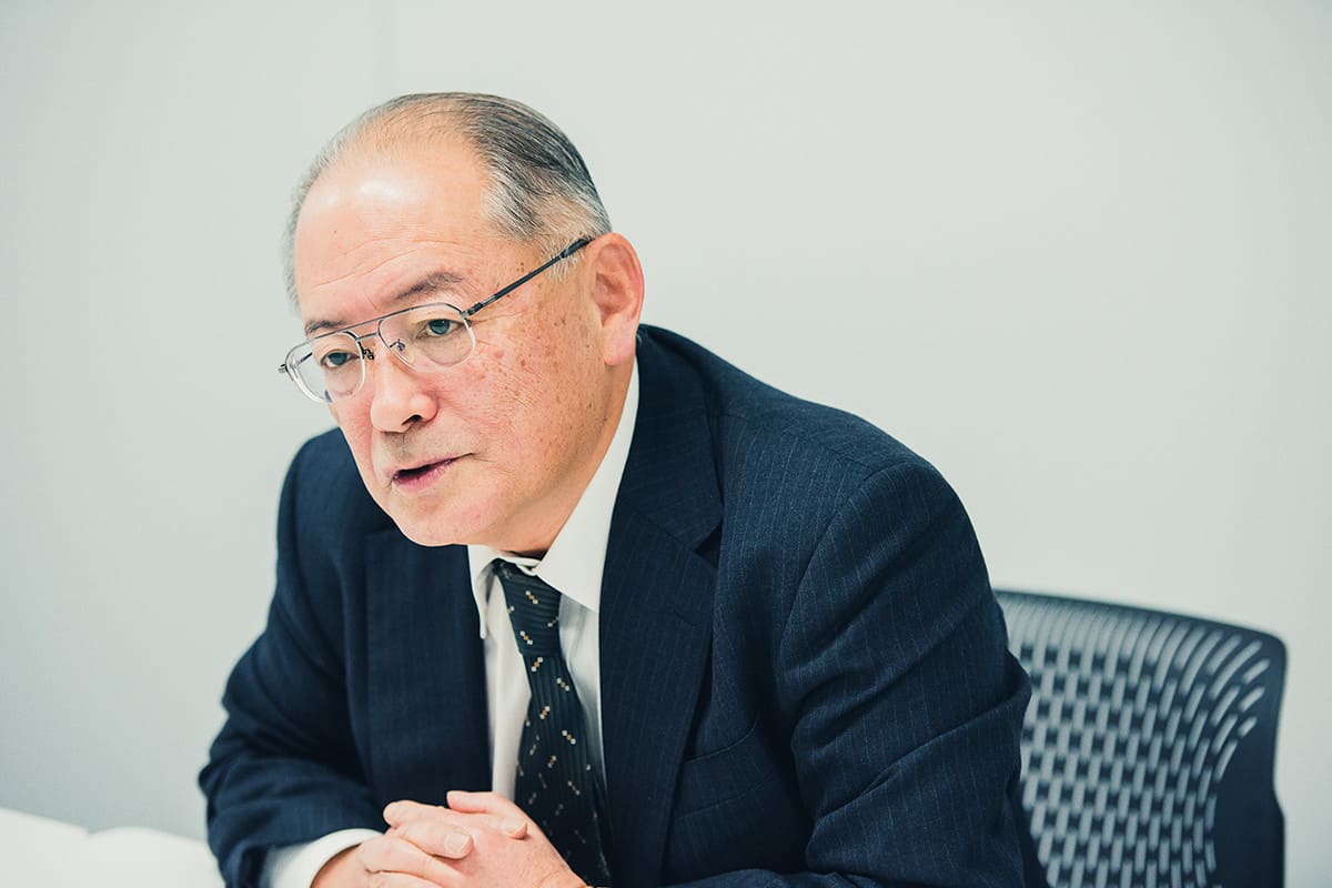 大川氏は、慶應大学経済学部卒業後、保険会社に34年勤務。24年間営業職に従事し、キャリアの大半を現場で過ごす。その後、東京建物株式会社の監査役に就任した。仕事は現場主義で、今回の業務提携も、現場をよく知るスタッフで組織した。「次も選ばれる西新サービス」がモットーだという。