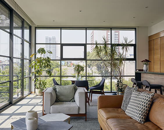 仲間と刻もう、最高の瞬間「友達旅」